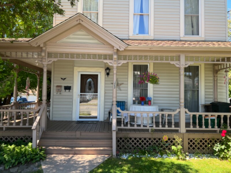Primary Photo - 123 N Peterboro St