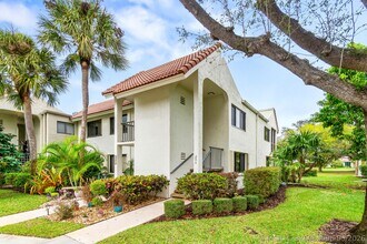Building Photo - 5687 Fairway Park Dr