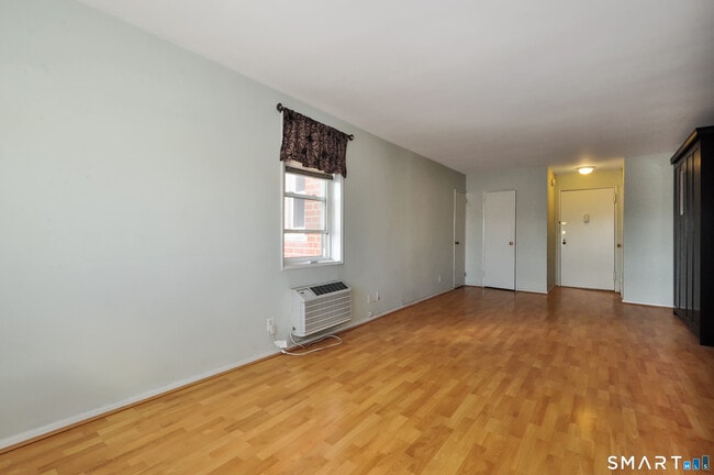 Building Photo - 39 Glenbrook Rd
