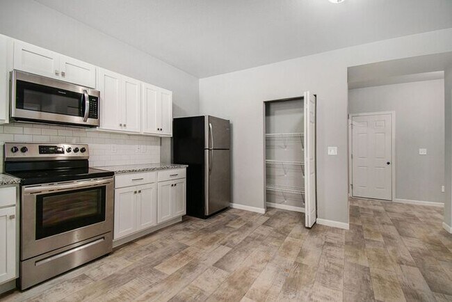 Foto del edificio - Limited-Time Offer: Sign your lease by March 31 and enjoy 1 month free rent.