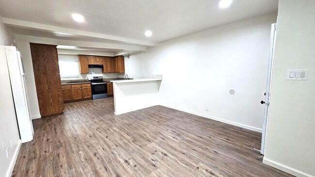 Foto del edificio - 11516 Eucalyptus Ave