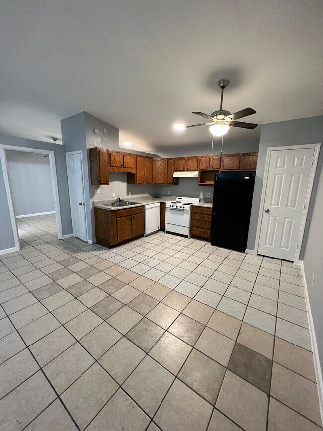 Foto del edificio - **"Charming 1-Bedroom Gem at Parnell Place, Jonesboro – Cozy 500 Sq Ft Living!"**