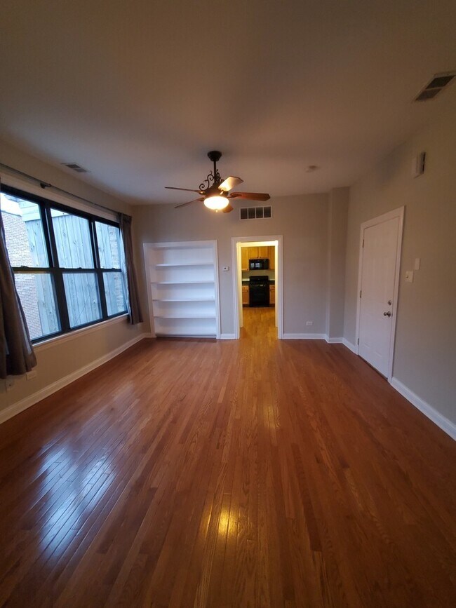 Foto del edificio - 3471 S Archer Ave