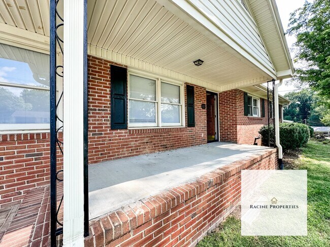 Foto del edificio - Beautiful Brick Ranch in Taylors, SC