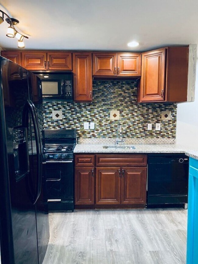 Foto del edificio - 737 E Cold Spring Ln