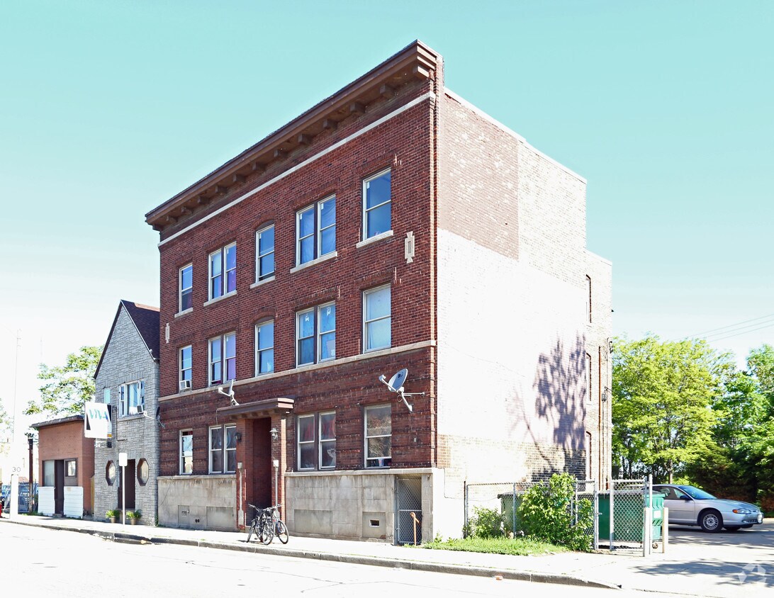 Building Photo - 1222 W National Ave