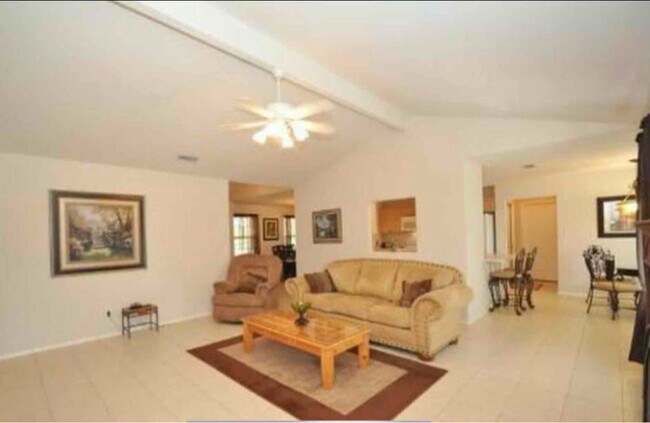 Foto del edificio - 9008 Gainsborough Dr