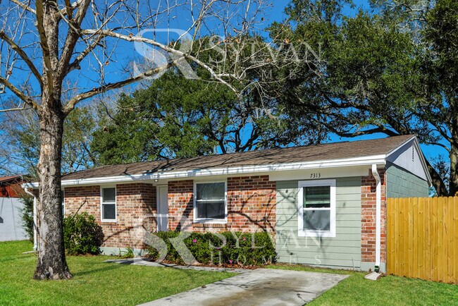 Foto del edificio - Step into your 4BR 2BA sunshine-filled haven