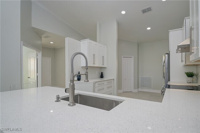 Foto del edificio - 7891 Sanctuary Cir