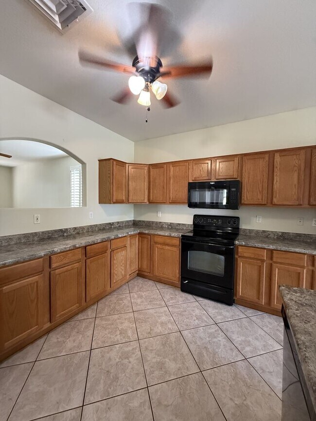 Building Photo - 4168 E Rainbow Dr