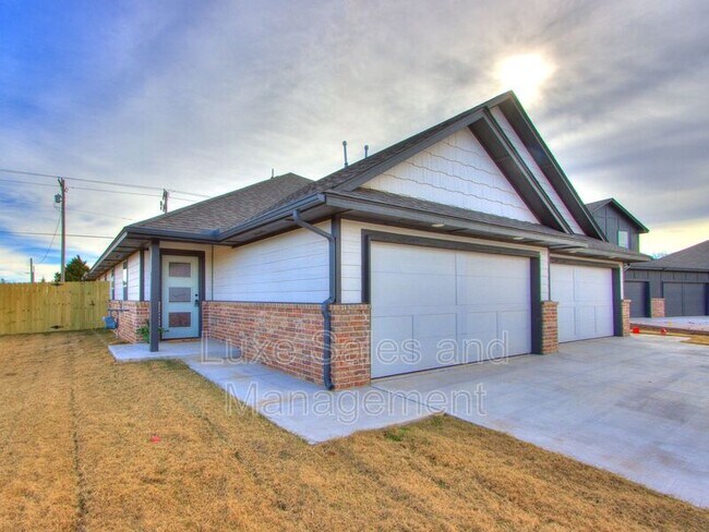 Building Photo - 10522 Utica Dr