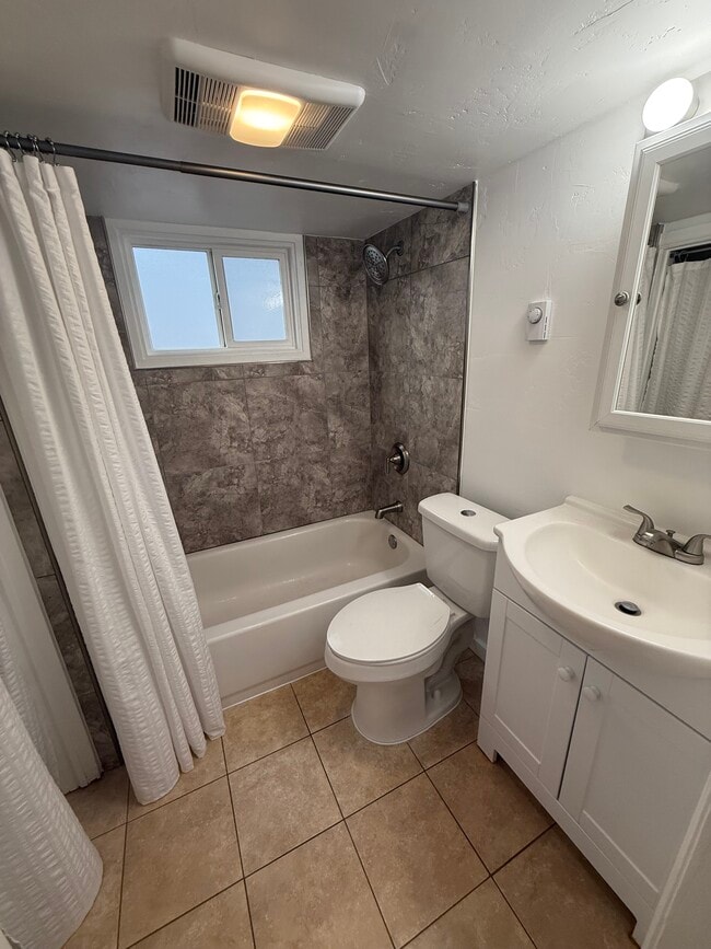 Building Photo - 311 N Broadway St