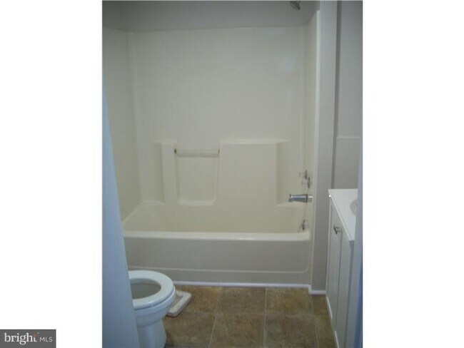 Building Photo - 32 N Governors Ave