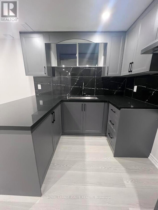 Primary Photo - 2494 Kentucky Derby Way