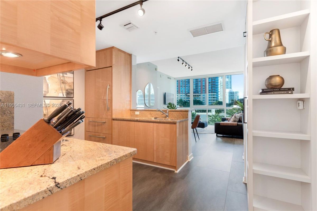 Foto del edificio - 50 South Pointe Dr