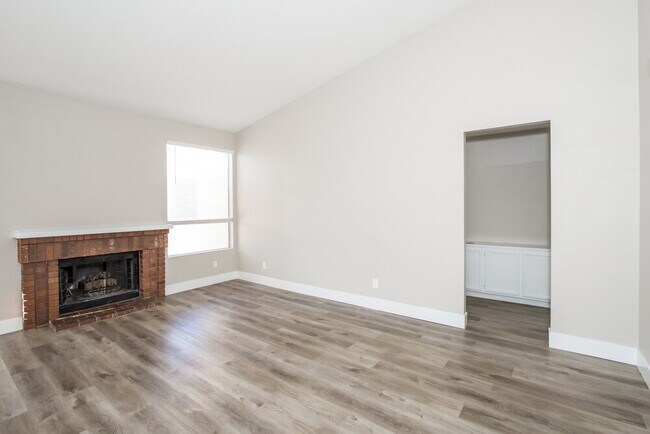 Foto del edificio - 1408 Harmony Hill Dr