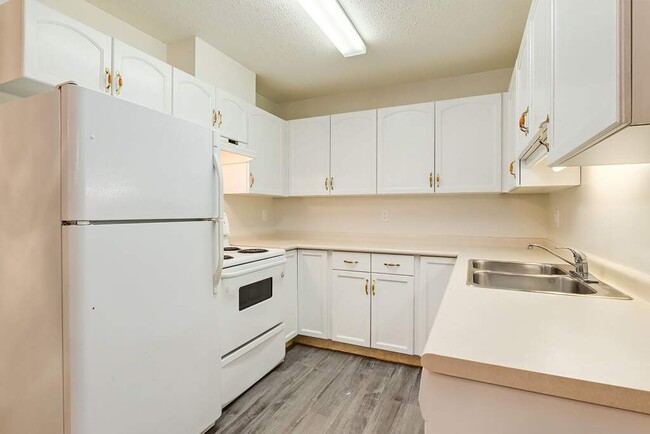 Building Photo - Crowchild Court