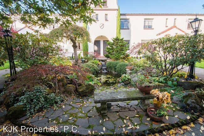 Building Photo - 2 br, 1.5 bath House - 2325 NE Flanders St...