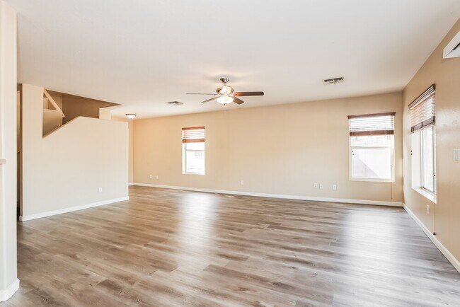 Foto del edificio - 22678 W Adams Dr