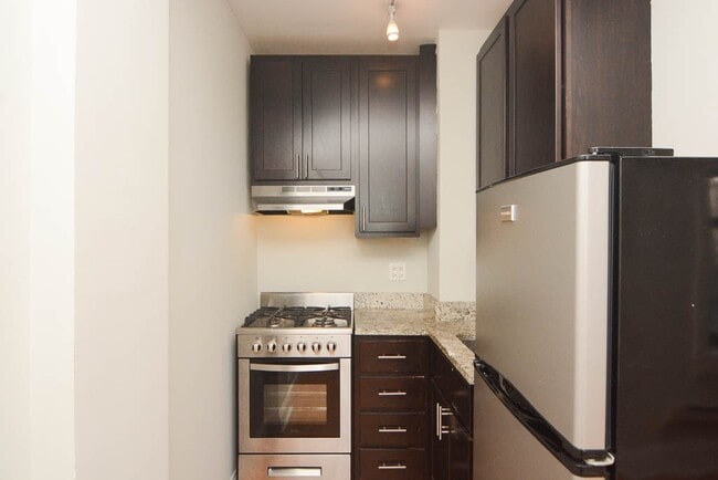 Building Photo - 618 W Patterson Ave