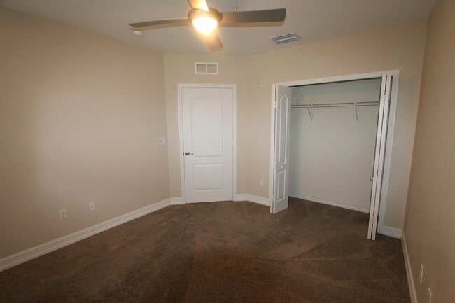 Foto del edificio - **2 Bed / 2 Bath**CENTRALLY LOCATED**BLUE ...