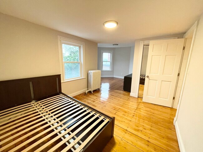 Foto del edificio - 22 Parker Hill Ave