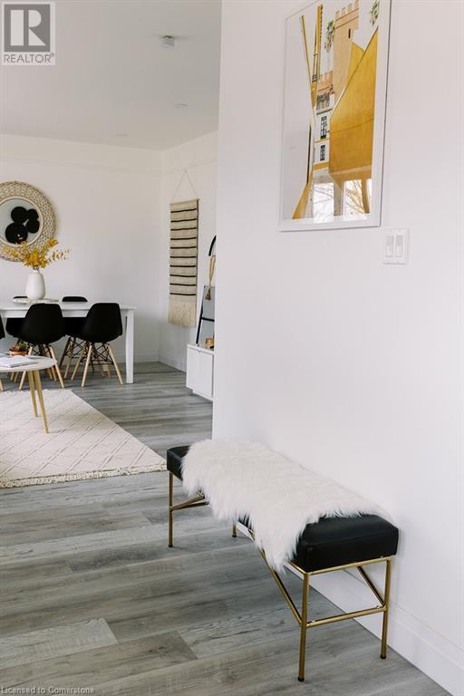 Photo du bâtiment - 261 Belmont Ave W