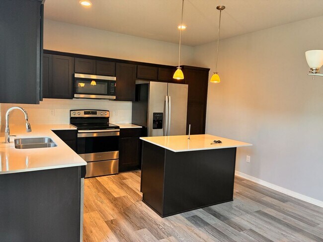 Foto del edificio - Spacious 3BR 2.5ba house in Urbandale, available NOW!