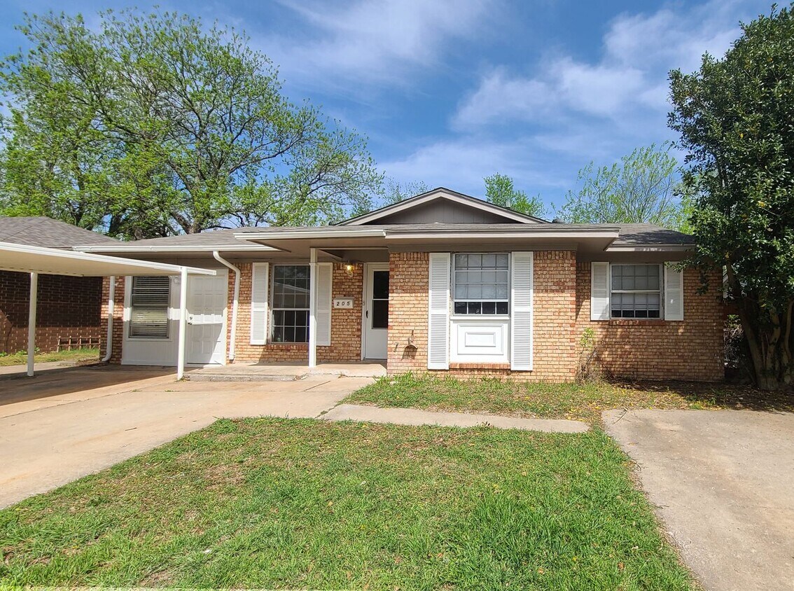 Primary Photo - 4 Bed Home in Norman