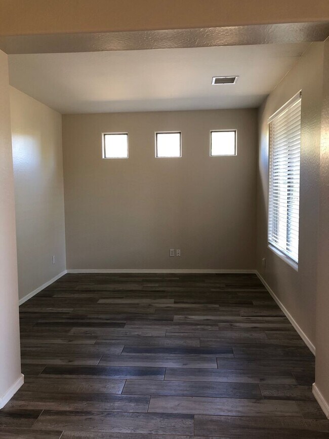 Building Photo - Nice Three Bedroom + Office on Corner Lot ...