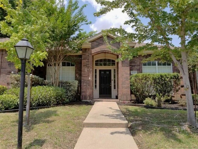 Building Photo - 2720 Olympia Dr