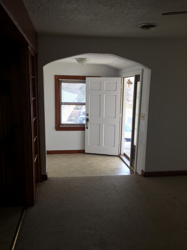 Entrada - 35 Lewis Street