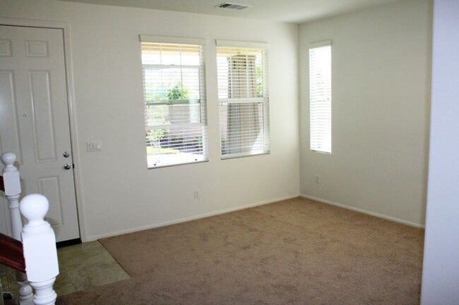 Building Photo - Wolf Creek/South Temecula - 4 Bedroom, 2.5 Bath Home