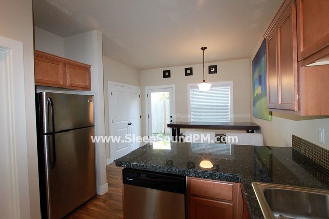 Foto del edificio - 539 N Cook St
