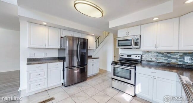Building Photo - 4 br, 4 bath Townhome - 2814 S Kenton Ct