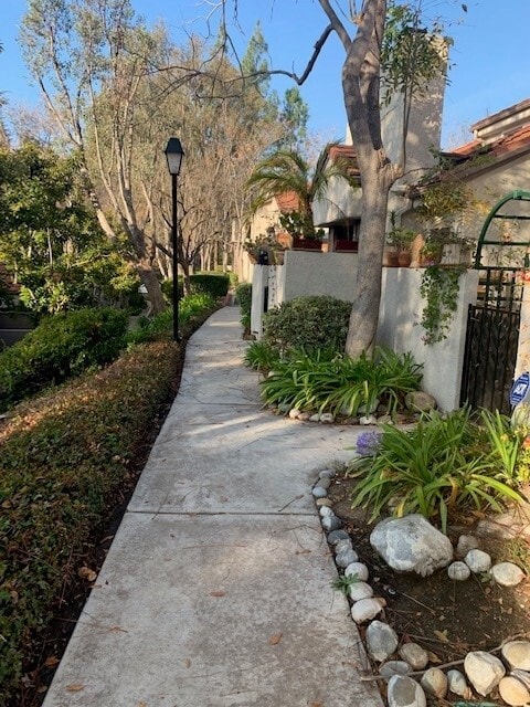 Walkway - 402 Via Colinas