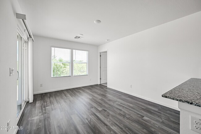 Building Photo - 1855 Yance Dr