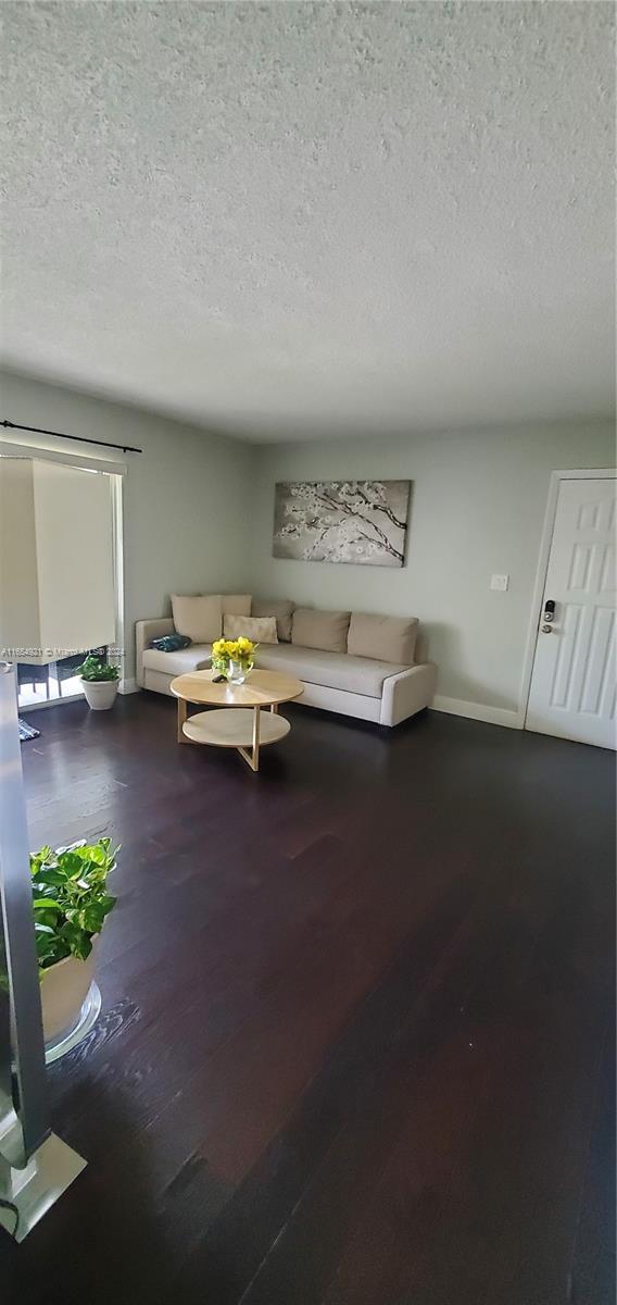 Foto del edificio - 8640 SW 212th St