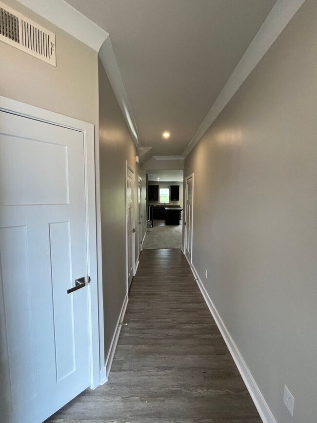 Building Photo - 3 Bed 2 Bath Townhome Located in Simpsonville