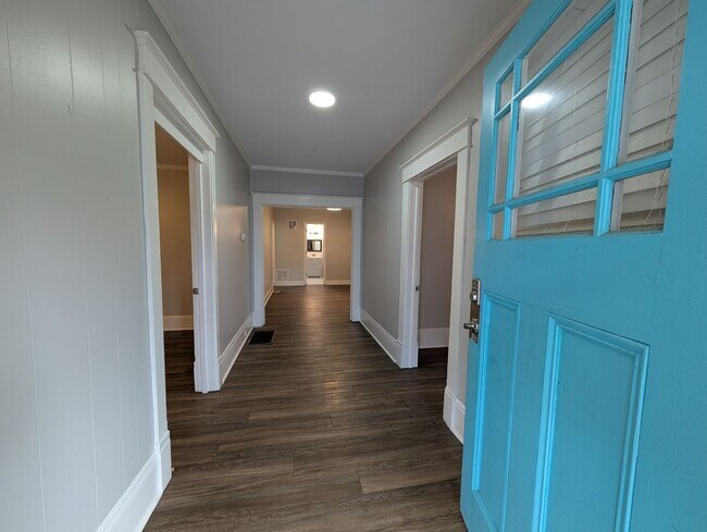 Foto del edificio - 1716 Thompson Ave