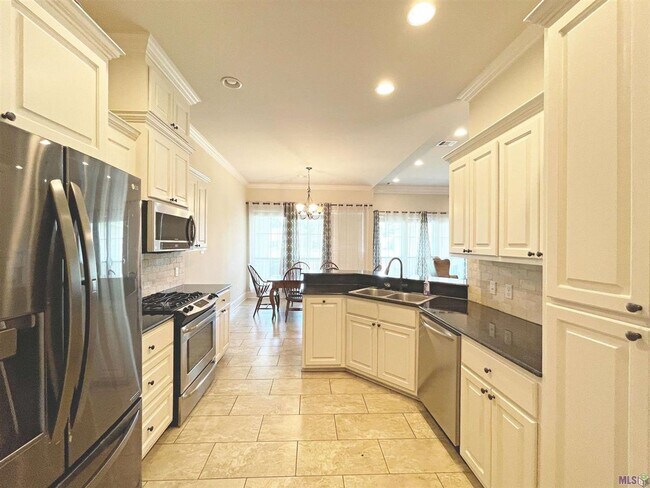 Foto del edificio - 3 Bedroom House in Gated Community| Community Pool