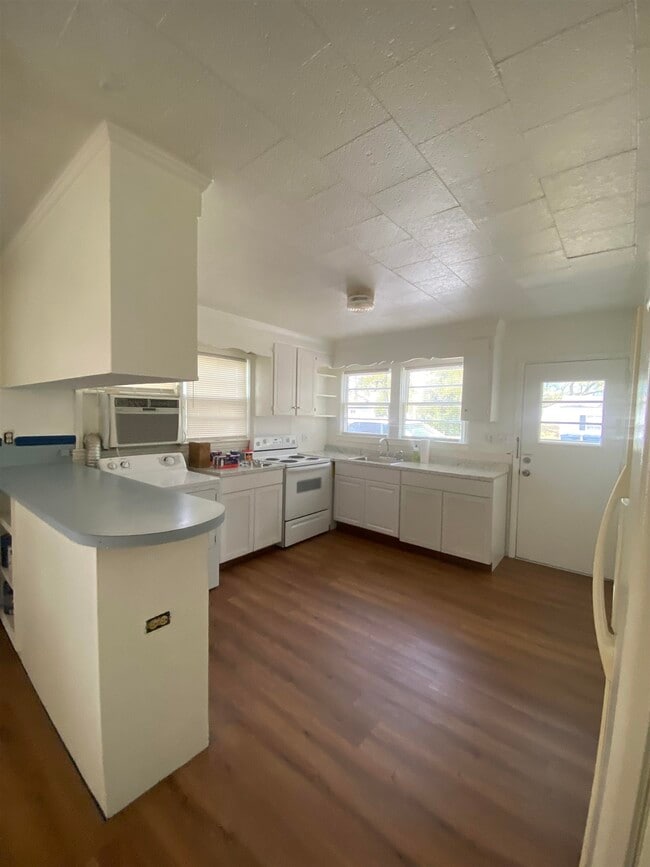 Building Photo - 2811 Sand Dunes Dr