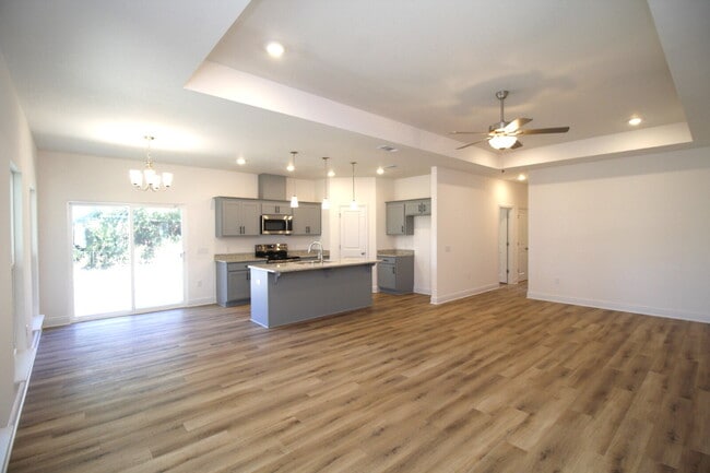 Building Photo - Modern 3-Bedroom Home with Granite Counter...