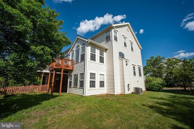 Building Photo - 44094 Saxony Terrace