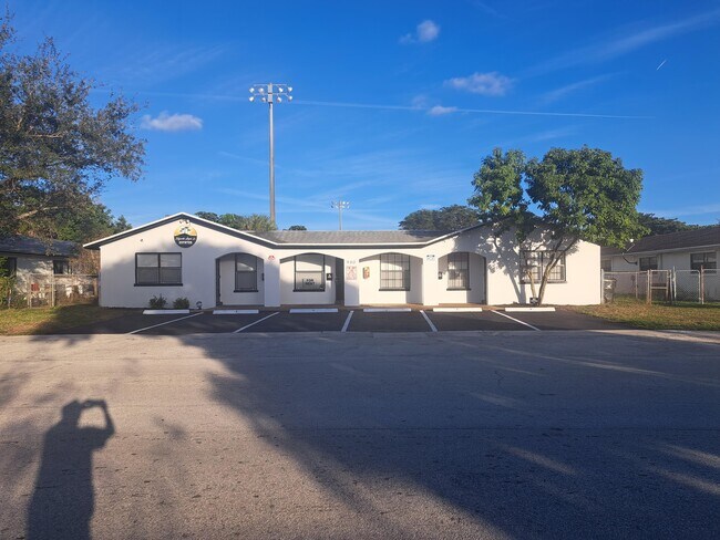 Foto del edificio - 980 SW 76th Ave
