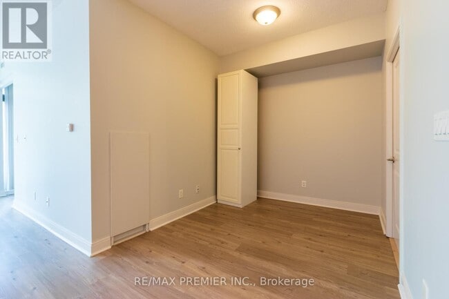 Building Photo - 21 Scollard St