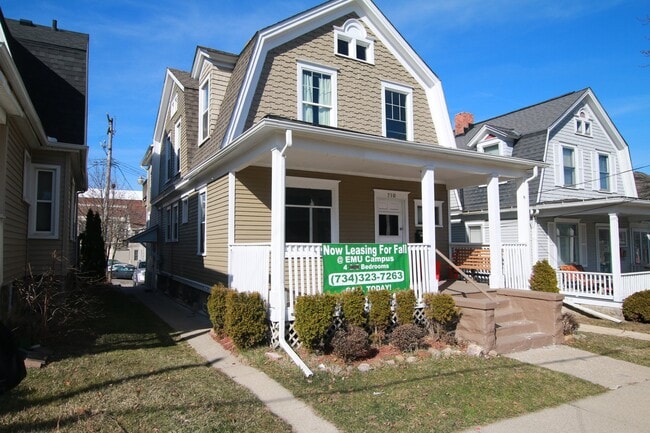 Building Photo - 710 Emmet St
