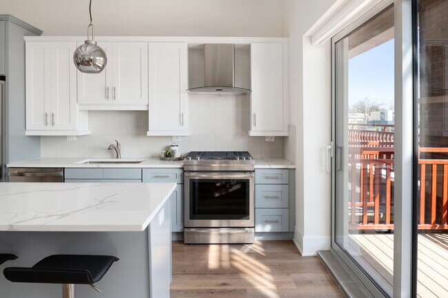 Foto del edificio - 1610 N Normandy Ave