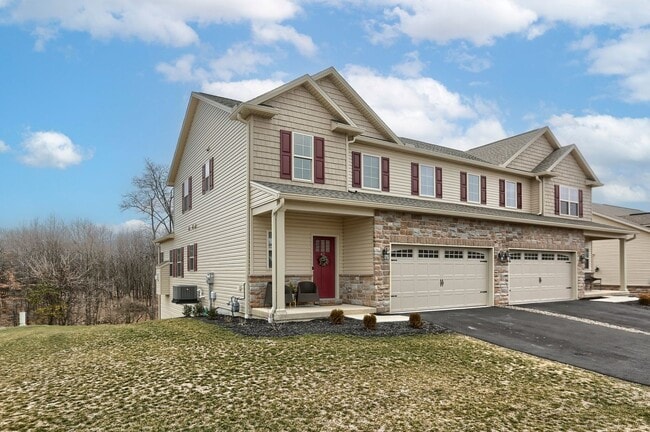 Building Photo - 4 Bedroom Home