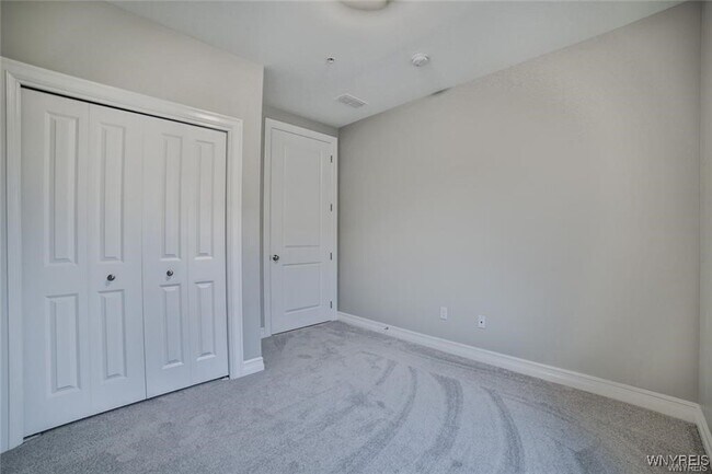 Foto del edificio - 295 Northill Dr